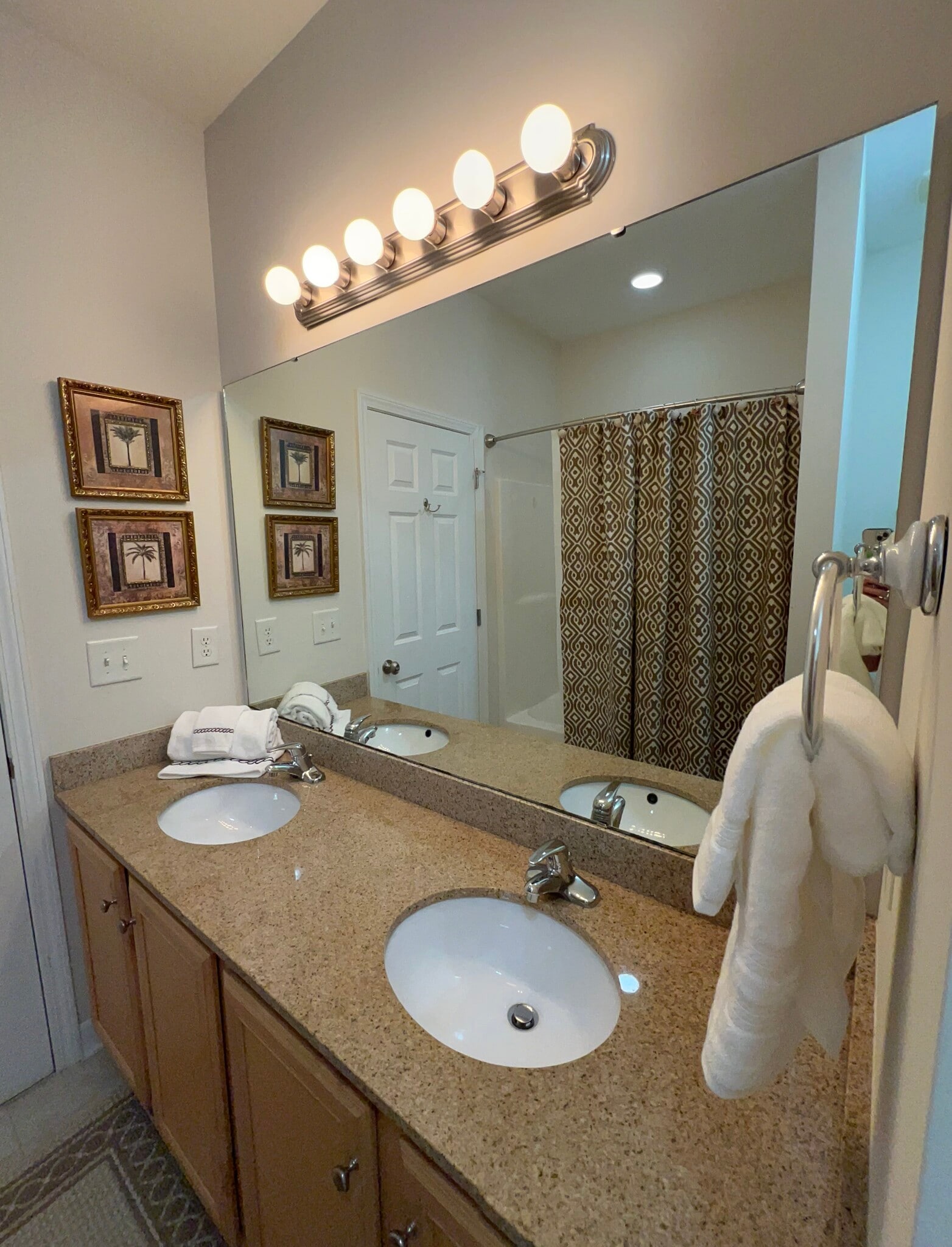 Master Bath - 981 B Hackler Street