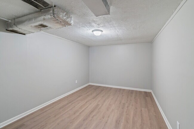 Building Photo - 2809 Lay Ave