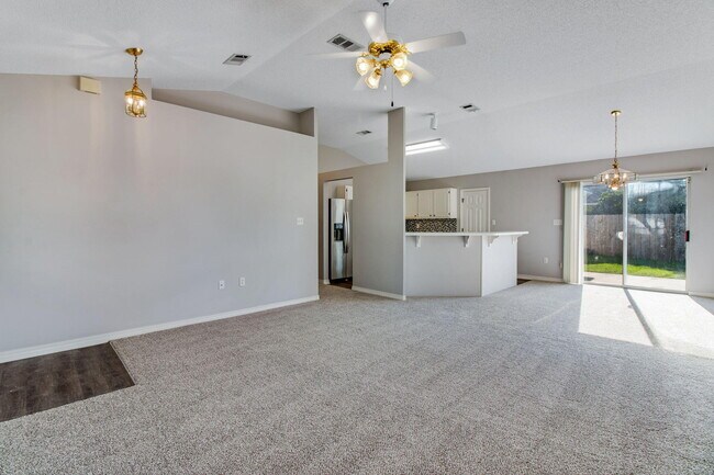 Building Photo - 987 John Wayne Cir