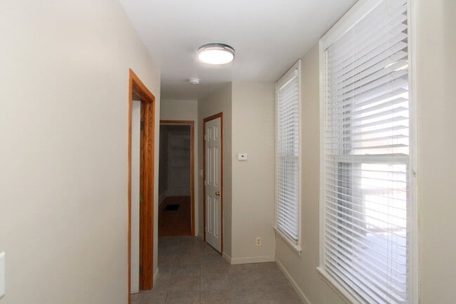 Building Photo - 17 W Crystal Lake Ave