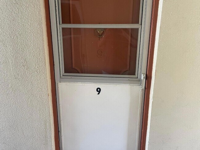 Building Photo - 502 Davis Rd