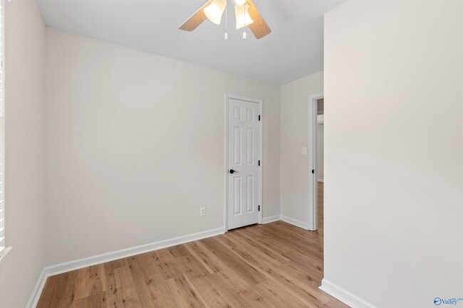 Building Photo - 285 Ruby Dr