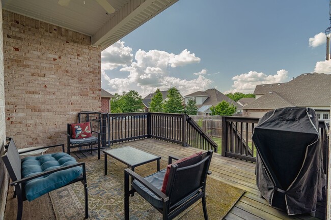 Building Photo - Immaculate 4 Bedroom Home with in Riverwal...