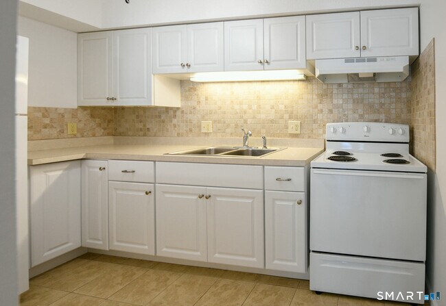 Building Photo - 2 Hamre Ln