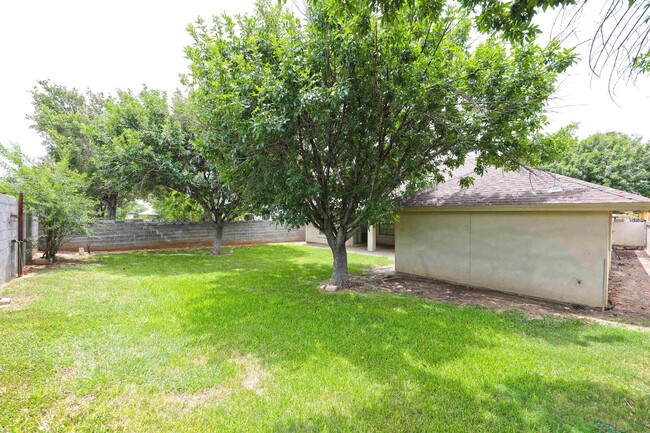 Building Photo - 8503 Ficus Cir