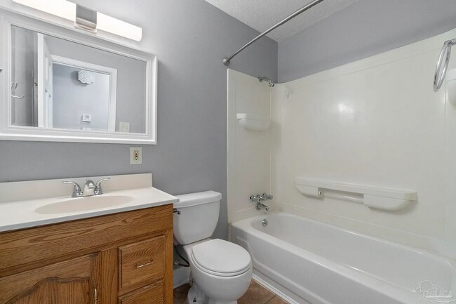 Building Photo - Scenic Heights Living at an Affordable Price!