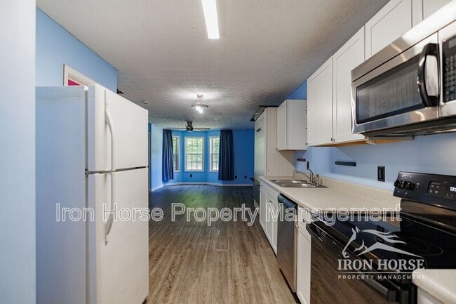 Building Photo - 195 Westchester Cir