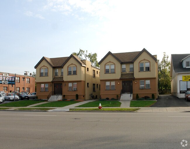 Primary Photo - 2409-2415 Delaware Ave
