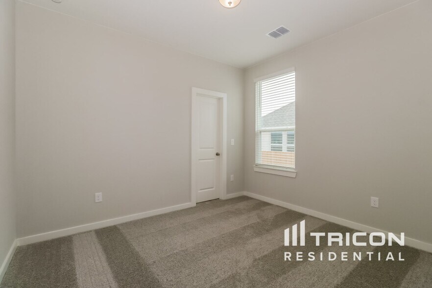 Building Photo - 441 Raglands Rd