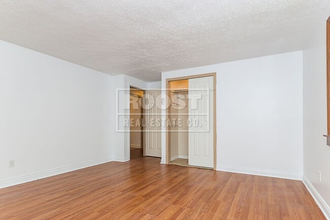 Building Photo - 4 Bed 2 and a Half Bath Single Family Home!
