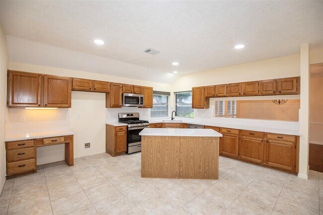 Building Photo - 14330 Little Willow Walk