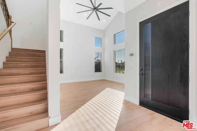 Building Photo - 8670 Encino Ave