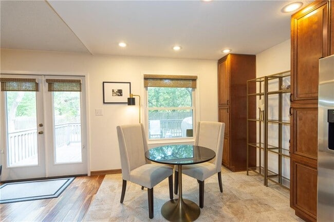 Building Photo - 4802 Summerset Trail