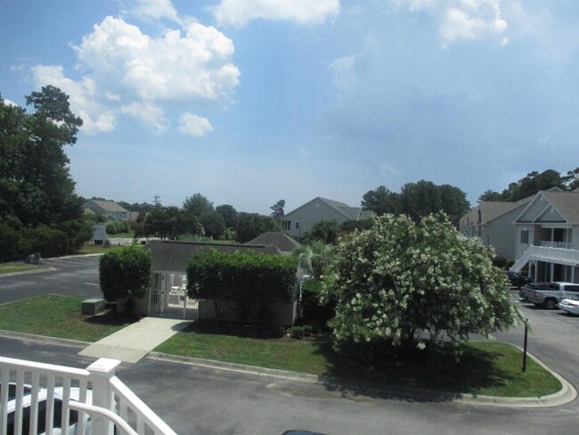 Building Photo - 100 Lazy Willow Ln