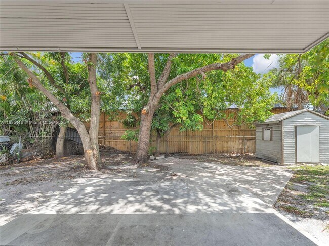 Building Photo - 6525 SW 18th St