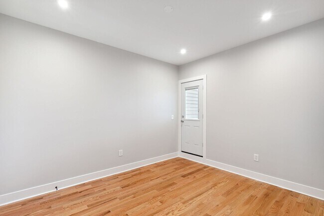 Building Photo - 2427 W Thompson St