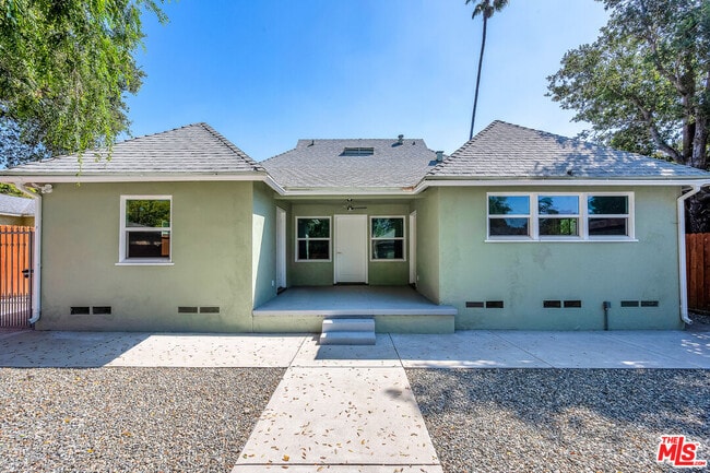 Building Photo - 1091 Palm Terrace