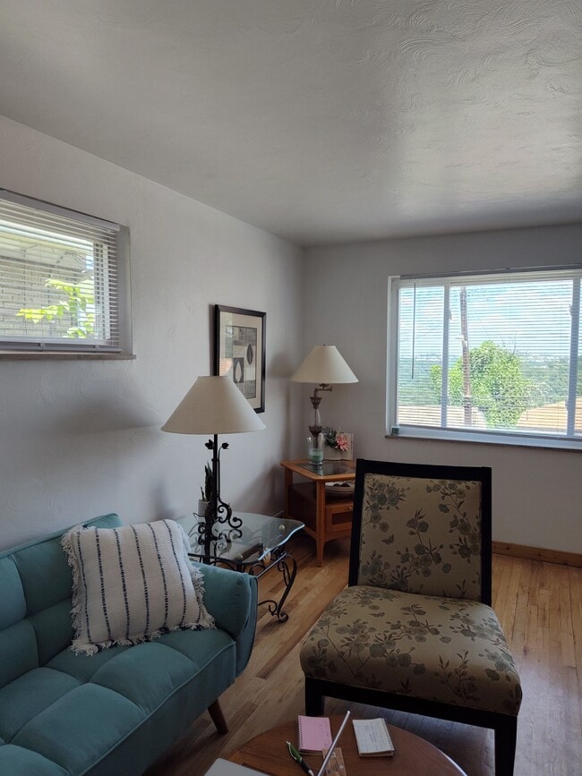 Building Photo - 1718 Fallowfield Ave