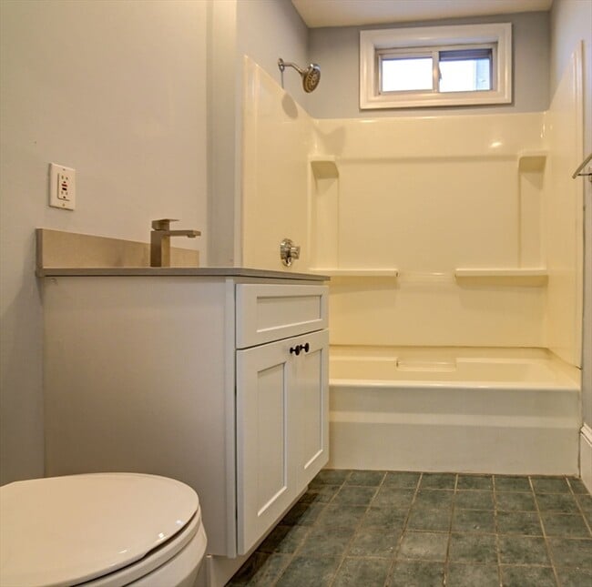 Building Photo - 88 Old Colony Ave