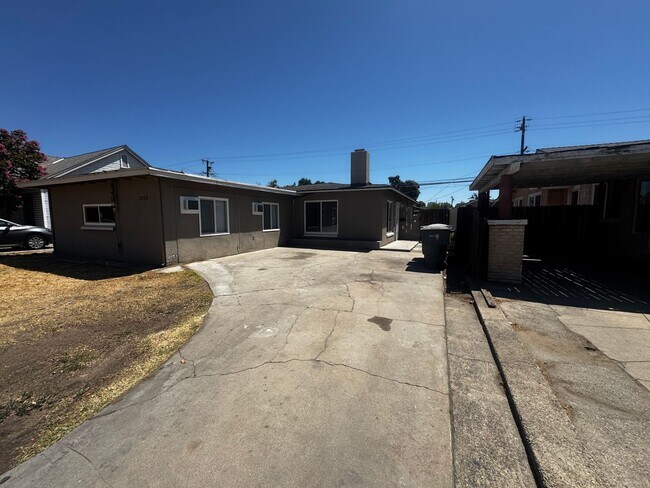 Building Photo - APPLY FOR THIS BEAUTIFUL HOME TODAY!