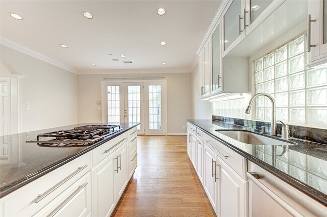 Building Photo - 2124 Nantucket Dr