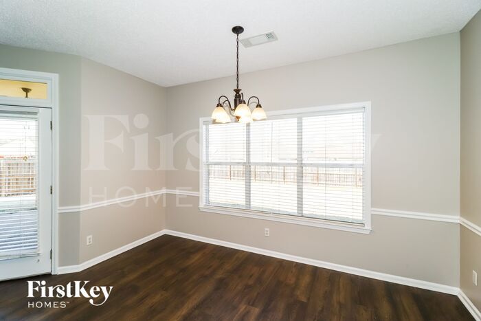 Building Photo - 7740 Shadow Bend Ln