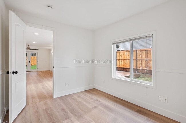 Building Photo - 20160 Quinalt Dr
