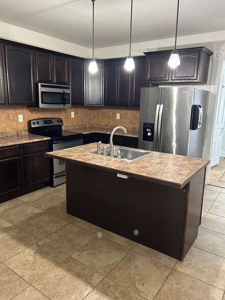 Building Photo - 10 /12 Garret St