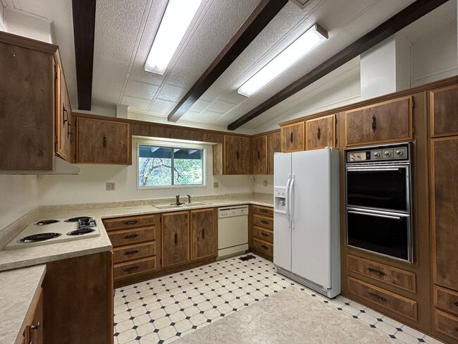 Building Photo - 373 Lodgeview Dr