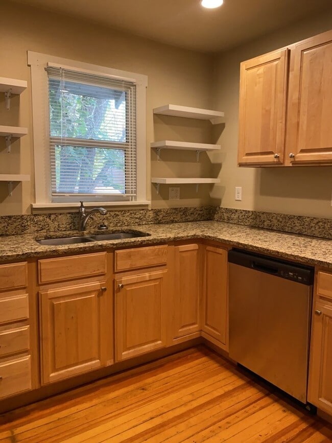 Building Photo - 135 N Sherwood St