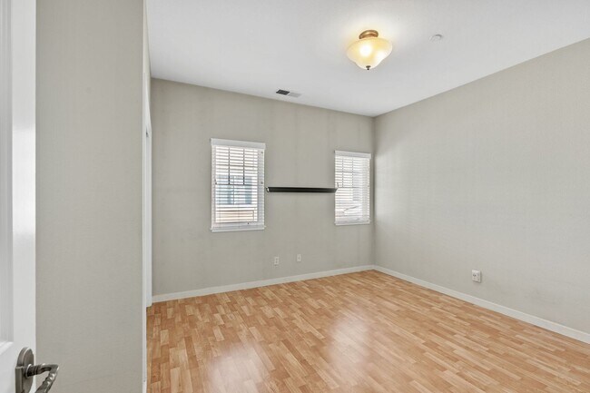 Building Photo - 225 Valley Oak Dr