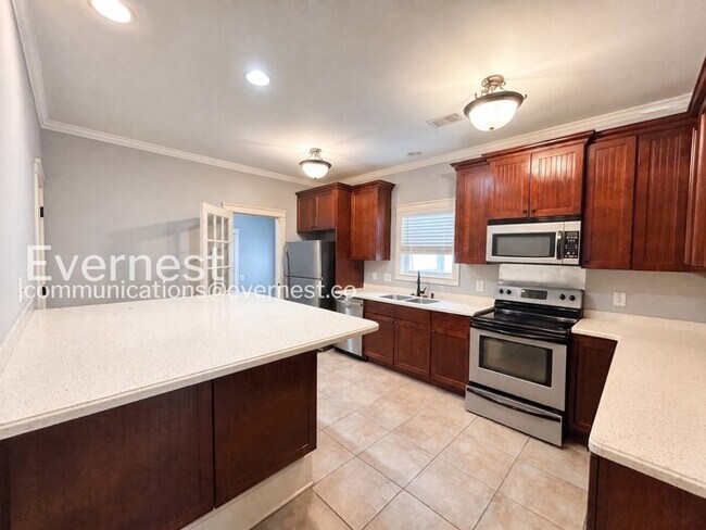 Building Photo - Spacious  Home with Garage and Deck / 3 Bed, 3 Bath / Garage-attached / Available now!
