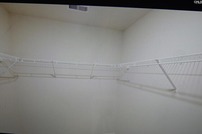 Building Photo - 457 Delahays Rd