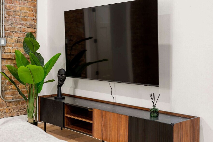 Building Photo - 1941 W Augusta Blvd