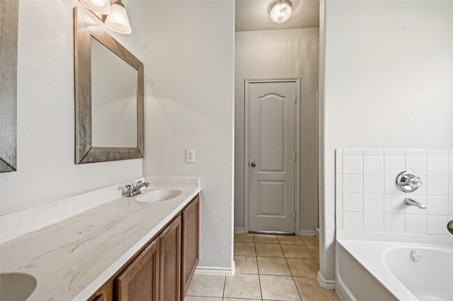 Building Photo - 14511 Long Meadow Dr