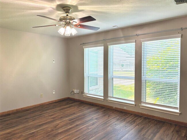Building Photo - 15502 Rio Plaza Dr