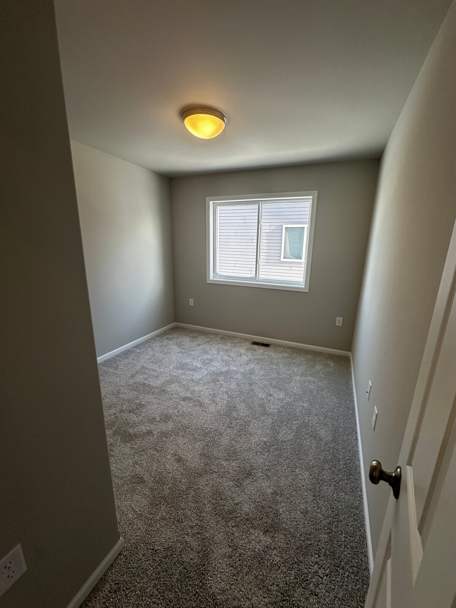 Building Photo - 6710 Meadow View Dr S