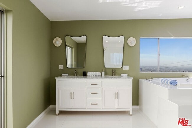 Building Photo - 8435 Franklin Ave