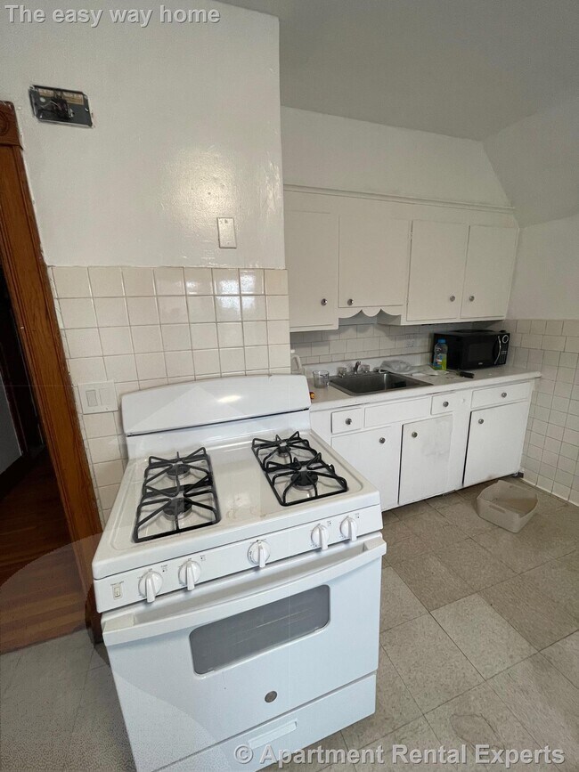 Building Photo - 145 Lowell St