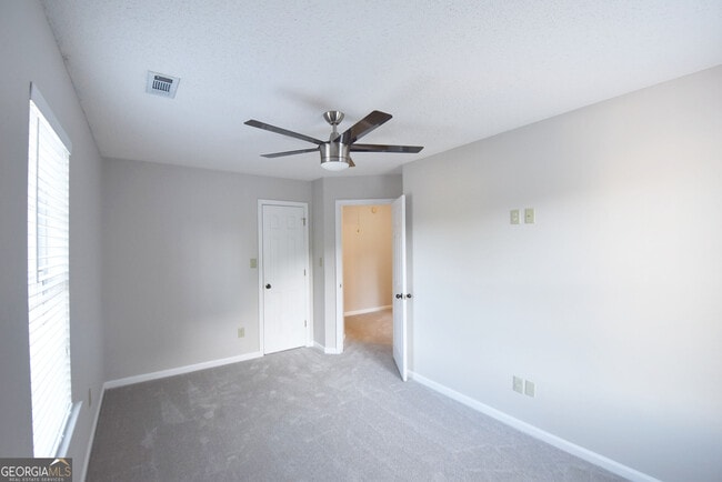 Building Photo - 571 N Fairfield Dr