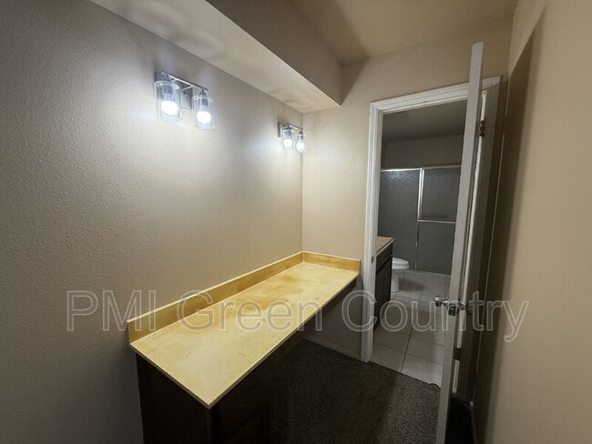 Building Photo - 4334 E 67th St