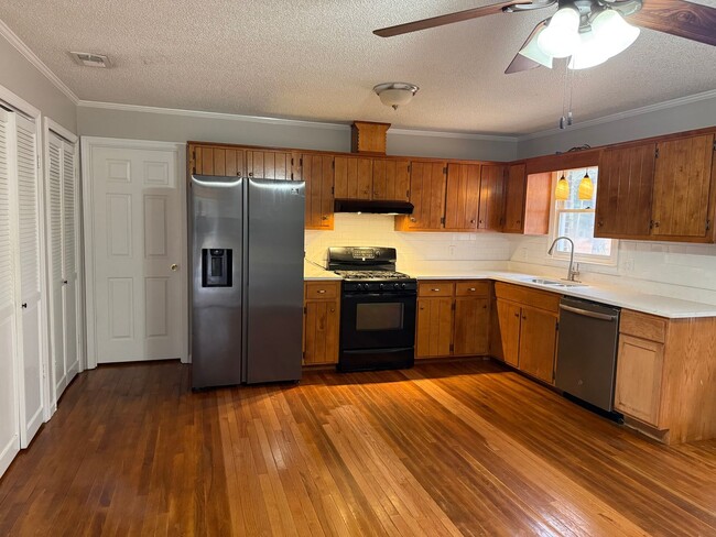 Building Photo - 3 Bed 2 Bath Home in Lee County for Rent