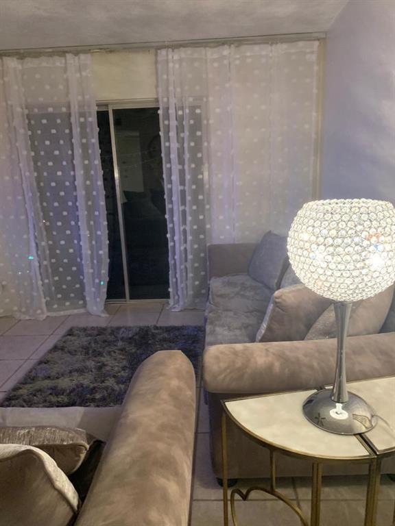 Building Photo - 253 S Cypress Rd