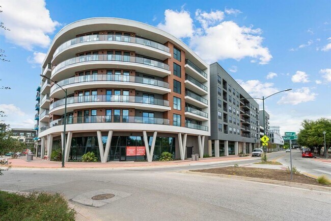 Building Photo - 1701 Simond Ave