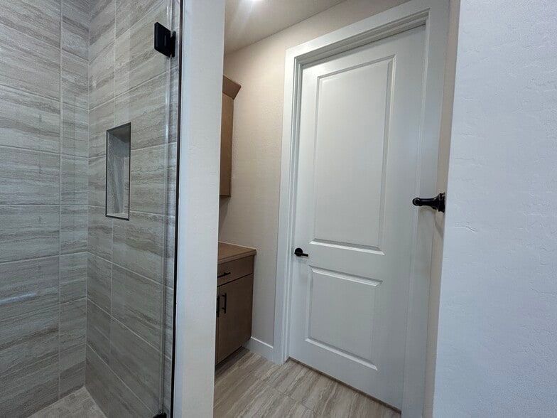 Building Photo - 2121 W Sonoran Desert Dr