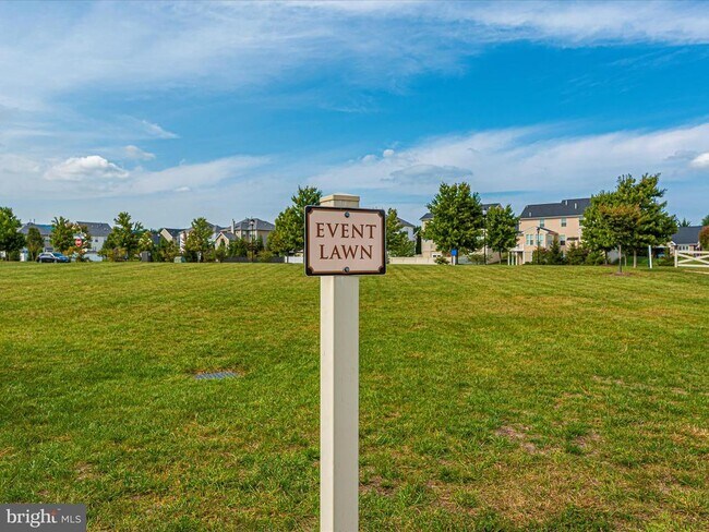 Building Photo - 1807 Fairway Ln