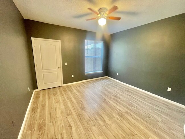 Building Photo - Orlando - 2 Bedroom, 2 Bathroom - $1695.00