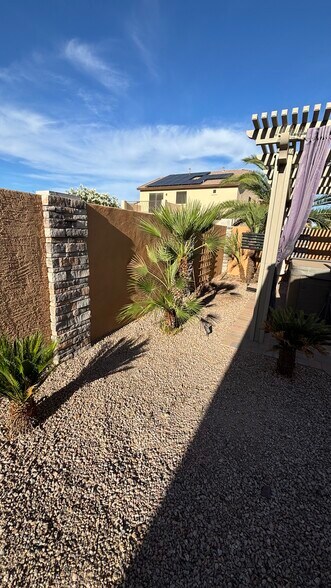 Building Photo - 21047 N Alma Dr