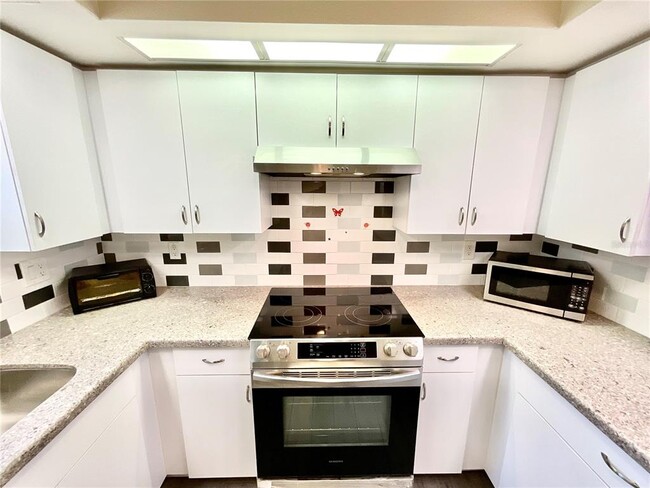 Building Photo - 6930 Bandura Ave
