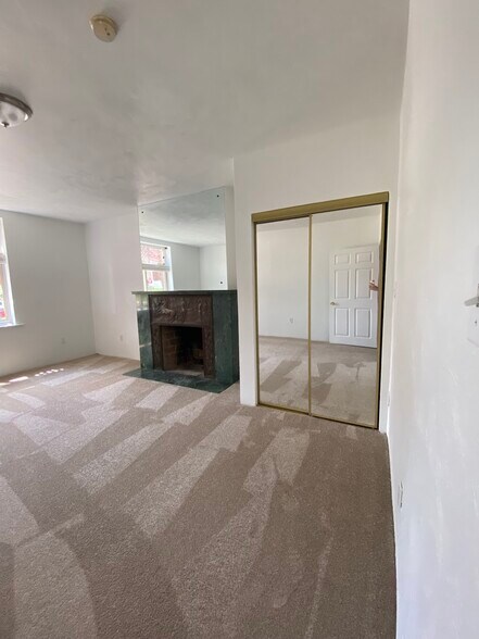 Building Photo - 5819 Bartlett St